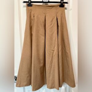Max Mara High Waist pleated flared skirt side pockets, 100% Camel Hair, US 4